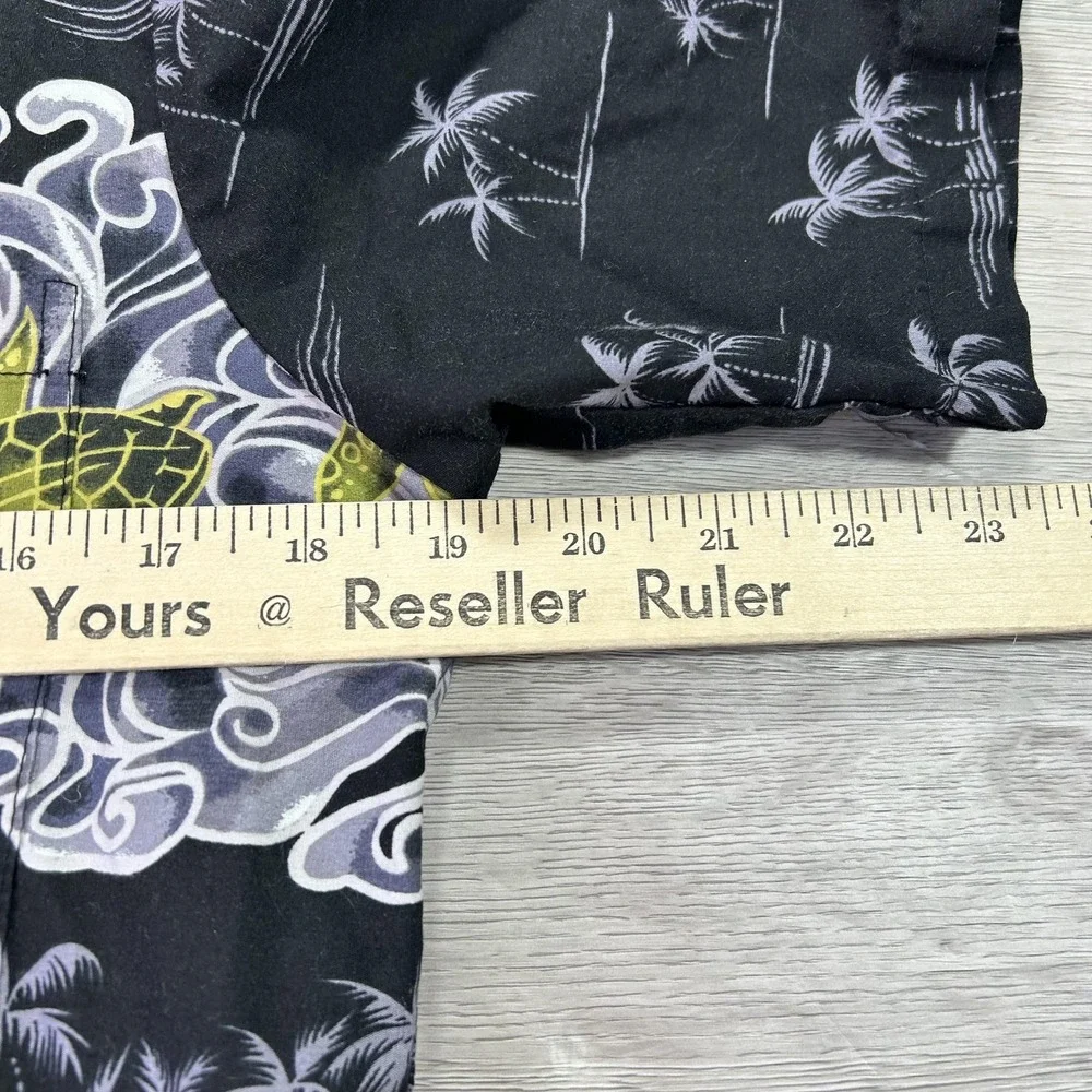 Hilo Hattie Hawaiian Shirt Mens Small Black Sea Turtle Palm‎ Tree Aloha Print